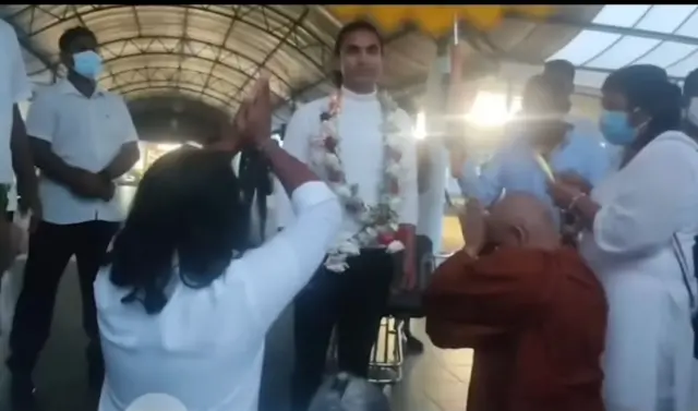 අවලෝකේතීෂ්වර බෝධිසත්ව වශයෙන් පෙනී සිටින මහින්ද කොඩිතුවක්කු නමැත්තාගේ විදේශ ගමන් තහනම් කරමින් කොළඹ කොටුව මහේස්ත්‍රාත් අධිකරණය අද (ජනවාරි 12 වැනිදා) නියෝගයක් නිකුත් කරනු ලැබීය.