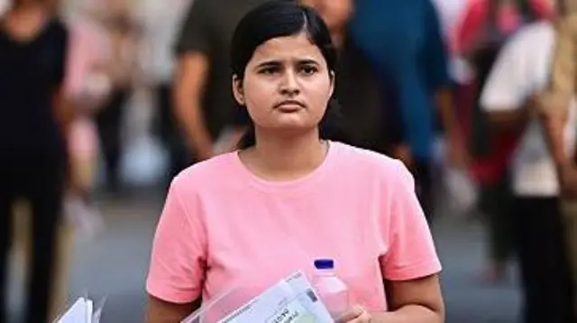 नीट 2026 की दोबारा परीक्षा होने के बाद अब इसके नतीजों को लेकर सवाल खड़े किए गए हैं (सांकेतिक तस्वीर)
