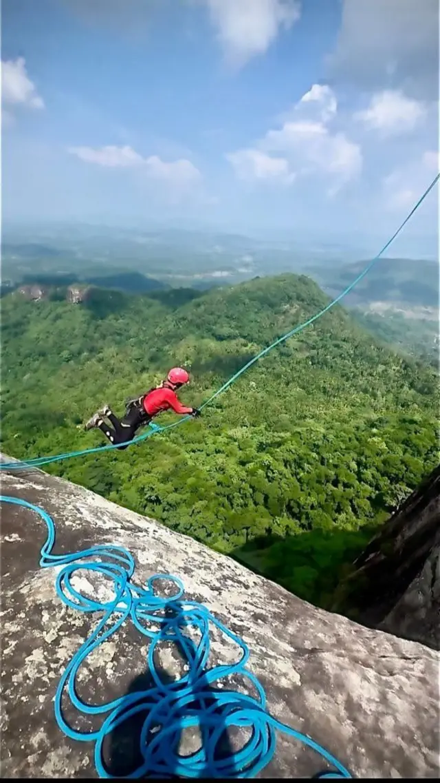 දොළුකන්ද කඹ ආධාරයෙන් පැනීම