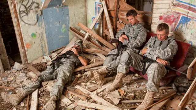 मिलिट्री में रूटीन बनाने और डिस्ट्रैक्शन कम करने में बहुत अच्छा अनुशासन होता है.