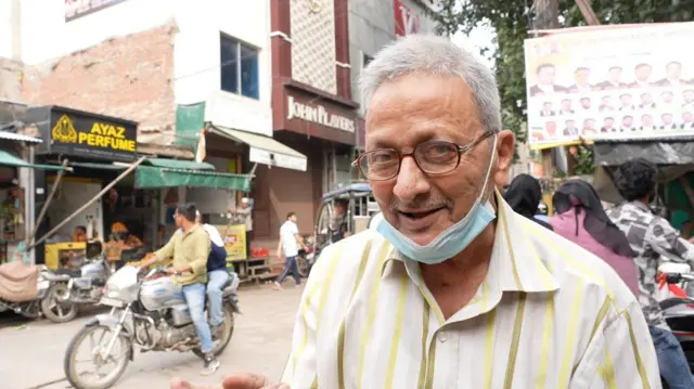 अमरोहा के जेएस हिंदू कॉलेज से रिटायर्ड प्रोफ़ेसर महेश शरण