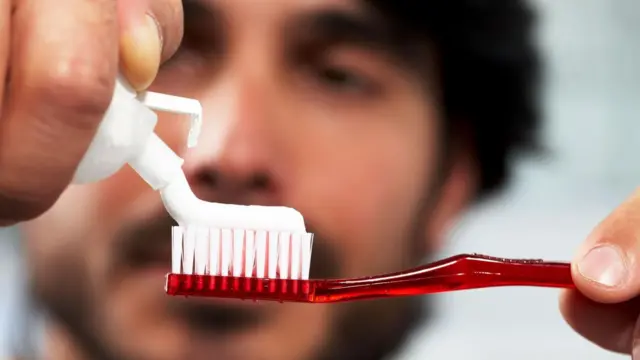 ਟੁੱਖ ਪੇਸਟ ਅਤੇ ਬਰੱਸ਼ 