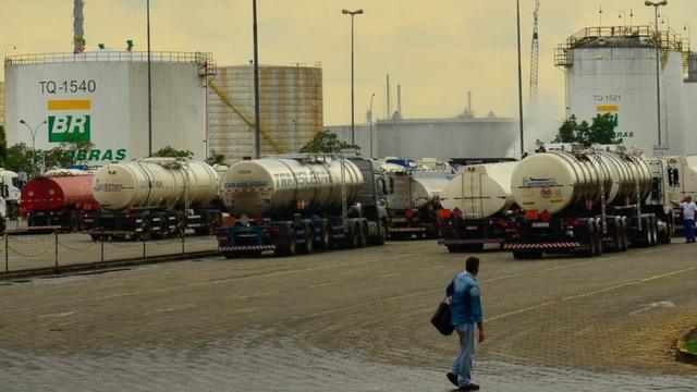 Caminhões da petrolíferacomo bloquear site de apostasPaulínia