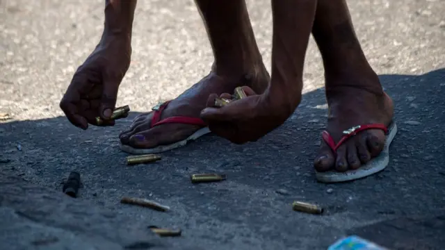 Pessoa junta cartuchosjogo para ganhar dinheiro cassinoarmajogo para ganhar dinheiro cassinofogo no Riojogo para ganhar dinheiro cassinoJaneiro.