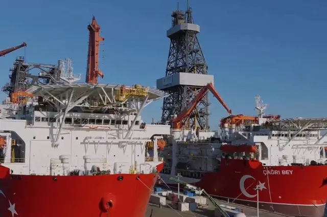 Markabka qodaya shidaalka