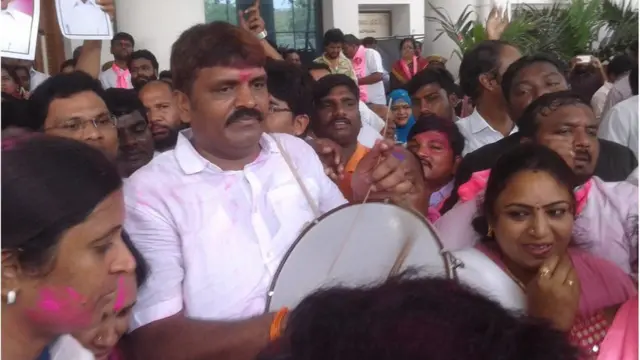 టీఆర్ఎస్ సంబరాలు