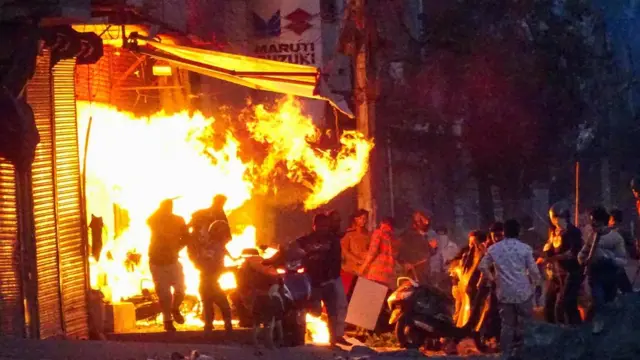 આગ લગાવાઈ