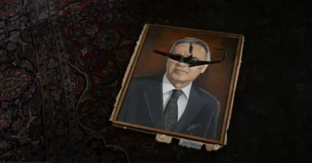 Ulusal Kongre binasında parçalanan sanat eserlerinden birinde bir siyasetçinin portresi yırtılmış durumda
