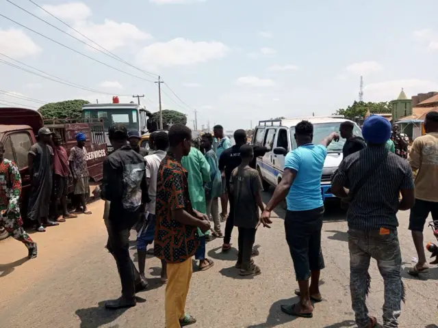 Awọn ọlọkada ati onikẹkẹ n ṣe ifẹhonuhan