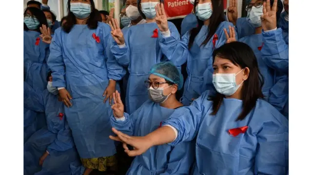 สามนิ้ว