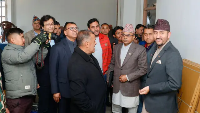 नेपाली कांग्रेसका नेताहरूसँग संवाद समितिका सदस्यहरू