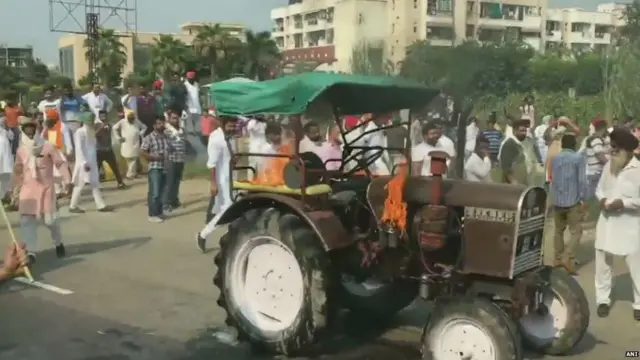 ਯੂਥ ਕਾਂਗਰਸ ਦੀ ਟ੍ਰੈਕਟਰ ਰੈਲੀ ਦੌਰਾਨ ਵਿੱਚ ਟ੍ਰੈਕਟਰ ਨੂੰ ਅੱਗ ਵੀ ਲੱਗੀ