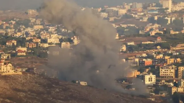 इस्रायलच्या हल्ल्यांना प्रत्युत्तर म्हणून हिजबुल्लाहनेही डझनभर रॉकेट हल्ले केले आहेत.