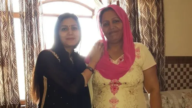 मां के साथ सपना चौधरी