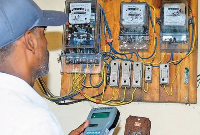 மின் வாரிய ஊழியர்களின்