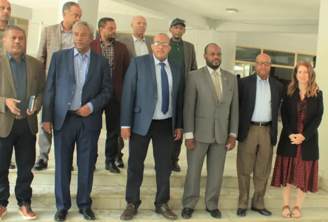 ኣምባሳደር ኣመሪካ ኣብ ኢትዮጵያ ምስ መራሕቲ ትግራይ ኣብ መቐለ