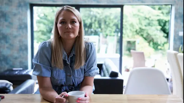 स्तनपान नहीं करा पाने की पीड़ा से मुनफ़ोर्ड आज भी प्रभावित हैं