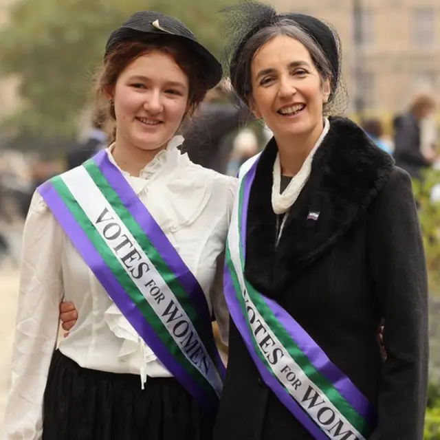 Bà Helen Pankhurst (phải), cháu gái của Emmeline Pankhurst, và con gái Laura Pankhurst tiếp tục cuộc vận động cho nữ quyền ở Anh hồi 2012