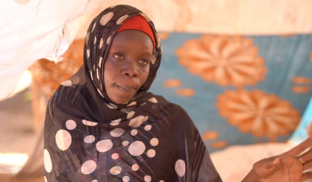 قُتل والدا رواق خلال الاشتباكات في مدينة الفاشر ونزحت بمفردها مع أخواتها الصغار 