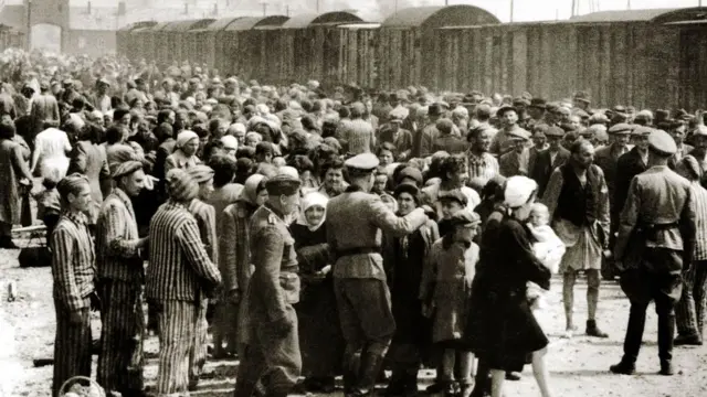 Fotoaposta ganha quanto tempo demora para cair na contapreto e branco mostra centenasaposta ganha quanto tempo demora para cair na contajudeusaposta ganha quanto tempo demora para cair na contaAuschwitz-Birkenau