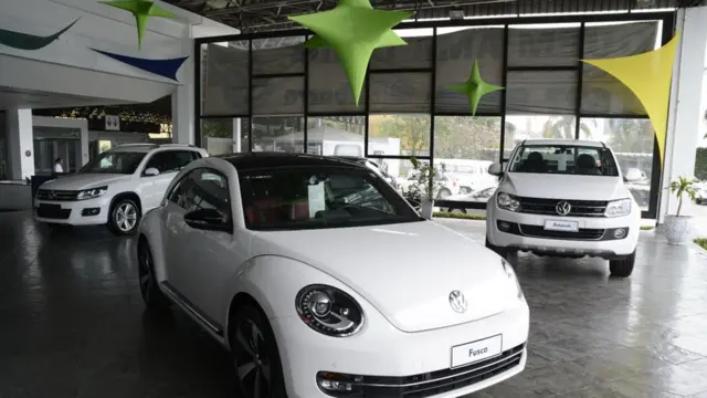 Autos nuevos en un concesionario de Volkswagen en Río de Janeiro.