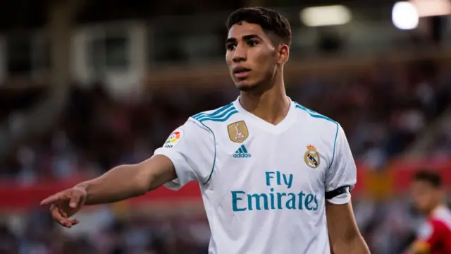 Hakimi con el uniforme del Real Madrid