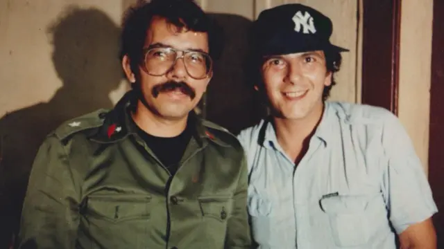 Daniel Ortega junto a Reed Brody en 1984.