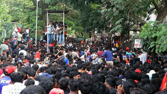 చిన్నస్వామి స్టేడియం వద్ద ప్రమాదం 