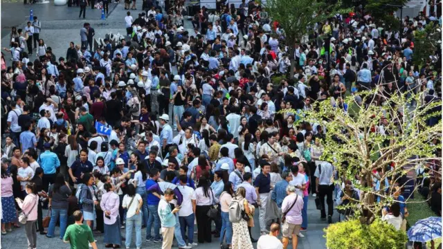 బ్యాంకాక్‌లో భూకంపం, ఇళ్ల నుంచి బయటికి వచ్చిన ప్రజలు