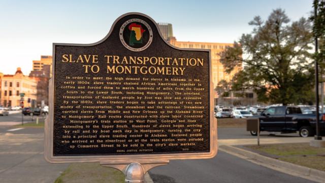 Placa que conmemora el comercio de esclavos.