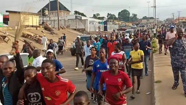 Awọn ọdọ yayọ ni òkè ìyìnmi