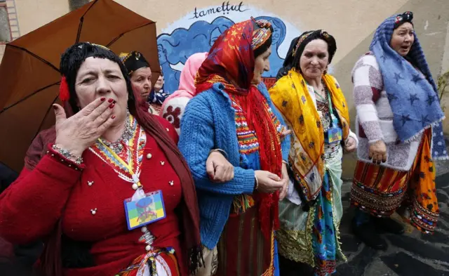Ba kamar a Morocco ba, ana yin hutu ranar sabuwar shekarar a kasar Aljeriya, wadannan matan suke yin nasu a wani kauye da ke birnin Algiers.