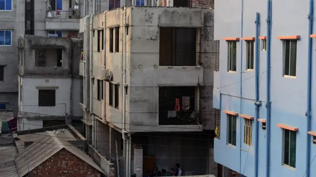 আশকোনায় একটি ফ্ল্যাট ভাড়া নিয়ে সেখানে আস্তানা গেড়েছিলো জঙ্গিরা