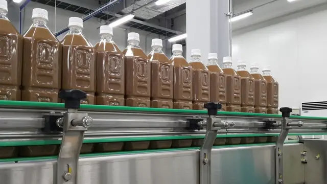 สภาพภายในโรงงานแห่งหนึ่งในเกาหลีใต้ที่เขาทำงานได้เข้าไปทำงาน