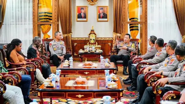 Edison Gwijangge, Listyo Sigit, Papua