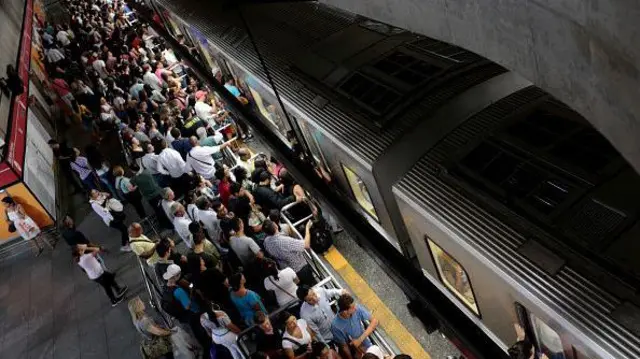 Metrôroleta de personagemSP