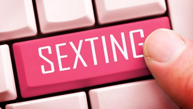 клавиатура со словом sexting