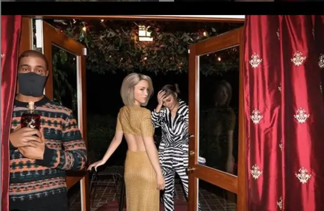 الأصدقاء (الافتراضيون) الثلاثة في صورة واحدة، ليل وبرمودا وبلاوكو