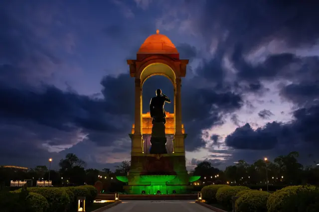 சுபாஷ் சந்திரபோஸ் மற்றும் காந்தி