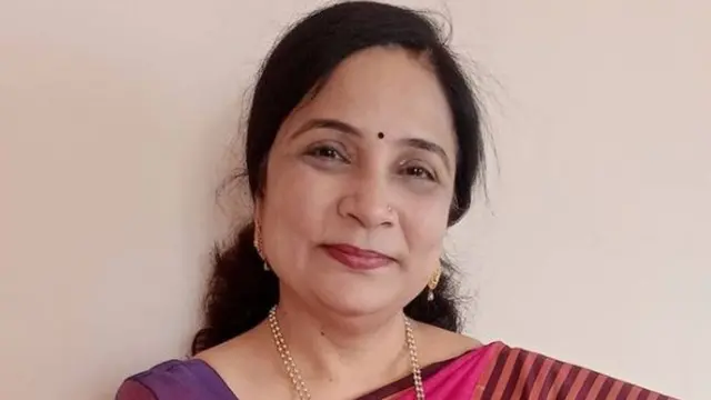 કોરોનાકાળમાં લખાયેલી પારુલ ખખ્ખરની ગુજરાતી કવિતા શબવાહિની ગંગા કવિતા ભારતની અનેક ભાષાઓમાં પહોંચી છે અને ટ્રોલ થવાને કારણે એમને ફેસબુક લૉક કરવાની ફરજ પડી છે.