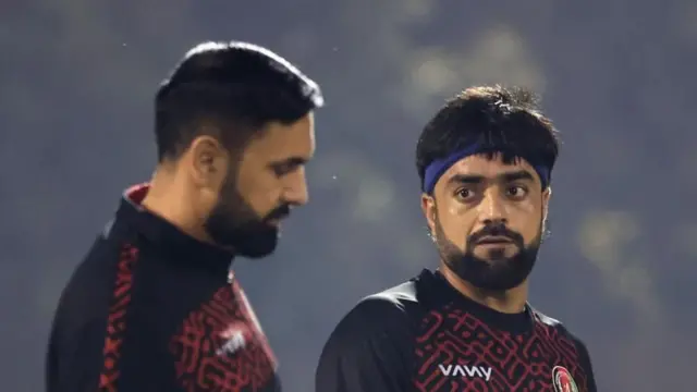 या वर्षी फेब्रुवारीमध्ये आयसीसी चॅम्पियन्स ट्रॉफीच्या वेळेस घेण्यात आलेला मोहम्मद नबी आणि राशिद खान या अफगाणिस्तानच्या क्रिकेटपटूंचा फोटो
