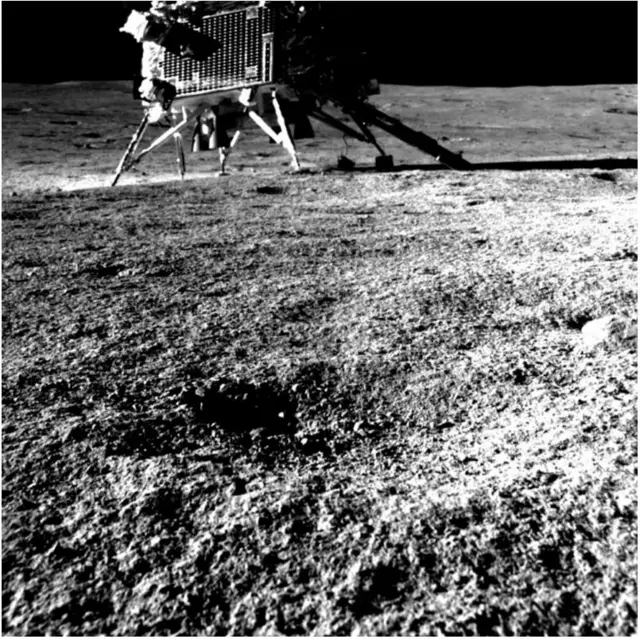 প্রজ্ঞান রোভার চাঁদে তার মাদারশিপ বিক্রম ল্যান্ডারের ছবি তুলেছে