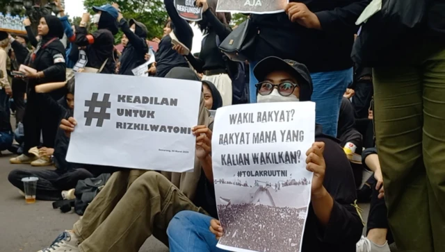 Demonstrasi tolak RUU TNI di Semarang, Jawa Tengah, Kamis (20/03)