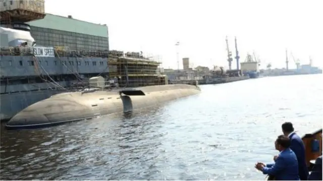 ရေငုပ်သင်္ဘောအတွက် လေ့ကျင့်ရေးကိုလည်း အိန္ဒိယကနေပဲ ရယူထားတာ ဖြစ်ပေမယ့် ဝယ်ယူတဲ့အမျိုး အစားကရုရှားထုတ် အမျိုးအစား ဖြစ်တဲ့အတွက် ရုရှားနဲ့ ဆက်စပ်မှုရှိထားတဲ့ အခြေအနေတွေကိုတော့ အခုချိန်မှာအတိအကျ မပြောနိုင်သေးဘူး