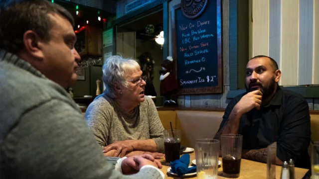 John Thomas, Carol Dodge y Christopher Tapp