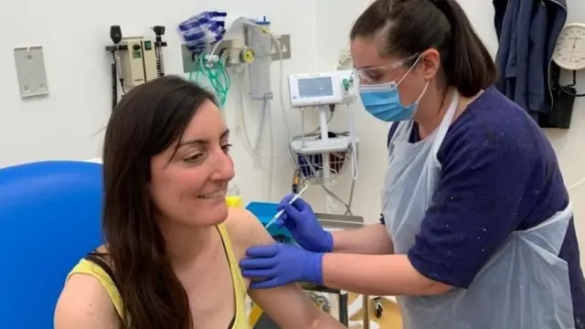 कोरोना, लस