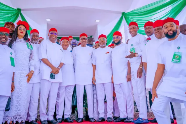 Ààrẹ Muhammadu Buhari àti àwọn ọmọ ẹgbẹ́ òṣèlú APC 