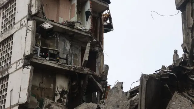 Зруйнований будинок у Маріуполі. 13 квітня