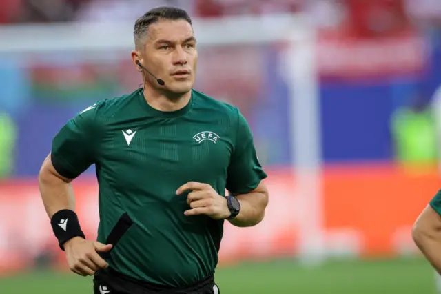 Garsoore István Kovács wuxuu dhexdhexaadin doonaa cayaarta kama dambaysta ah ee dhex maraysa PSG iyo Inter Milan