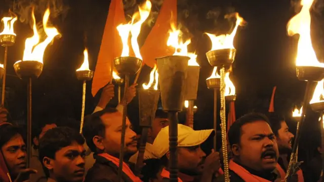 राम मंदिराच्या मागणीसाठी विश्व हिंदू परिषदेचा मशाल मोर्चा.